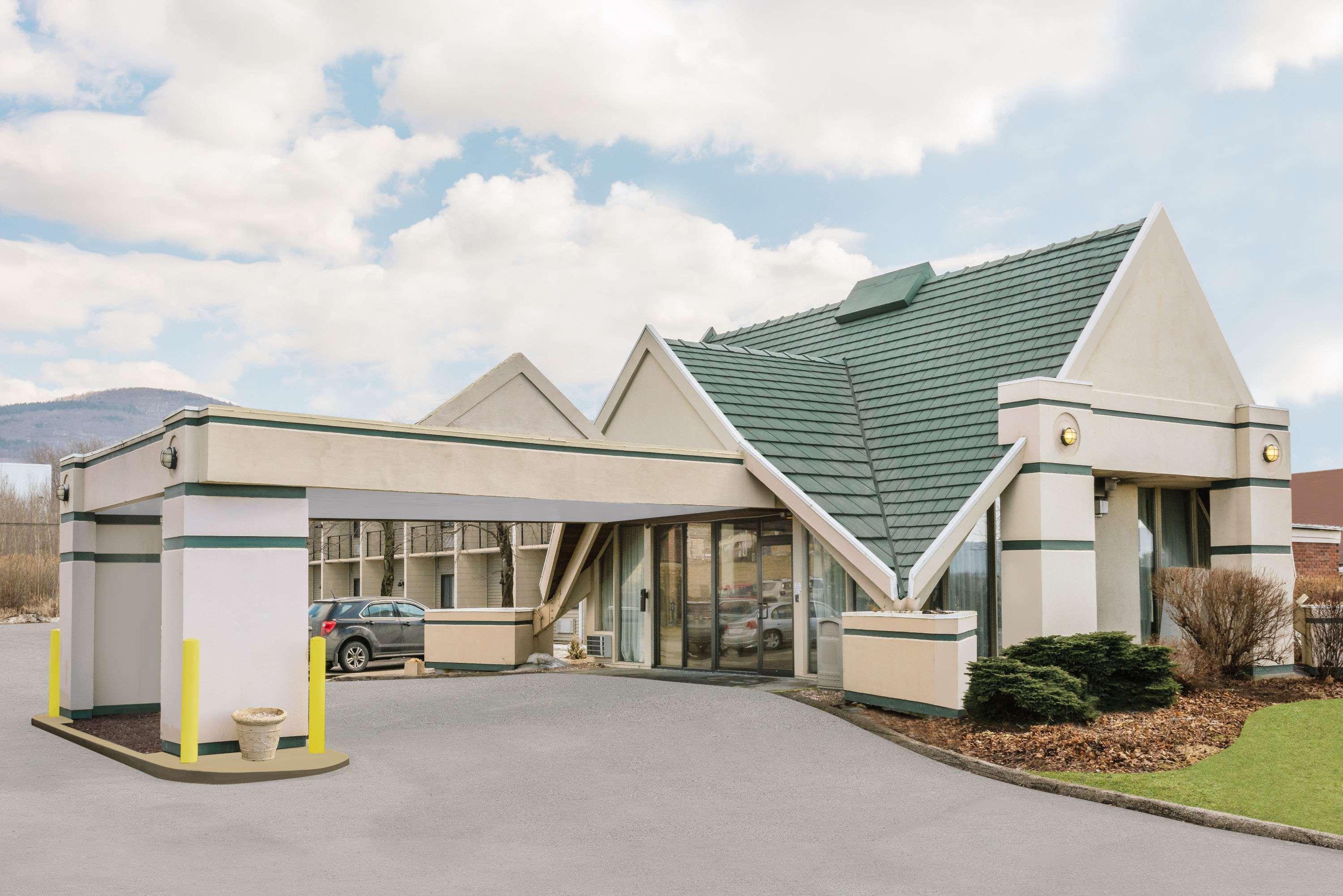 Days Inn By Wyndham Rutland/Killington Area Экстерьер фото