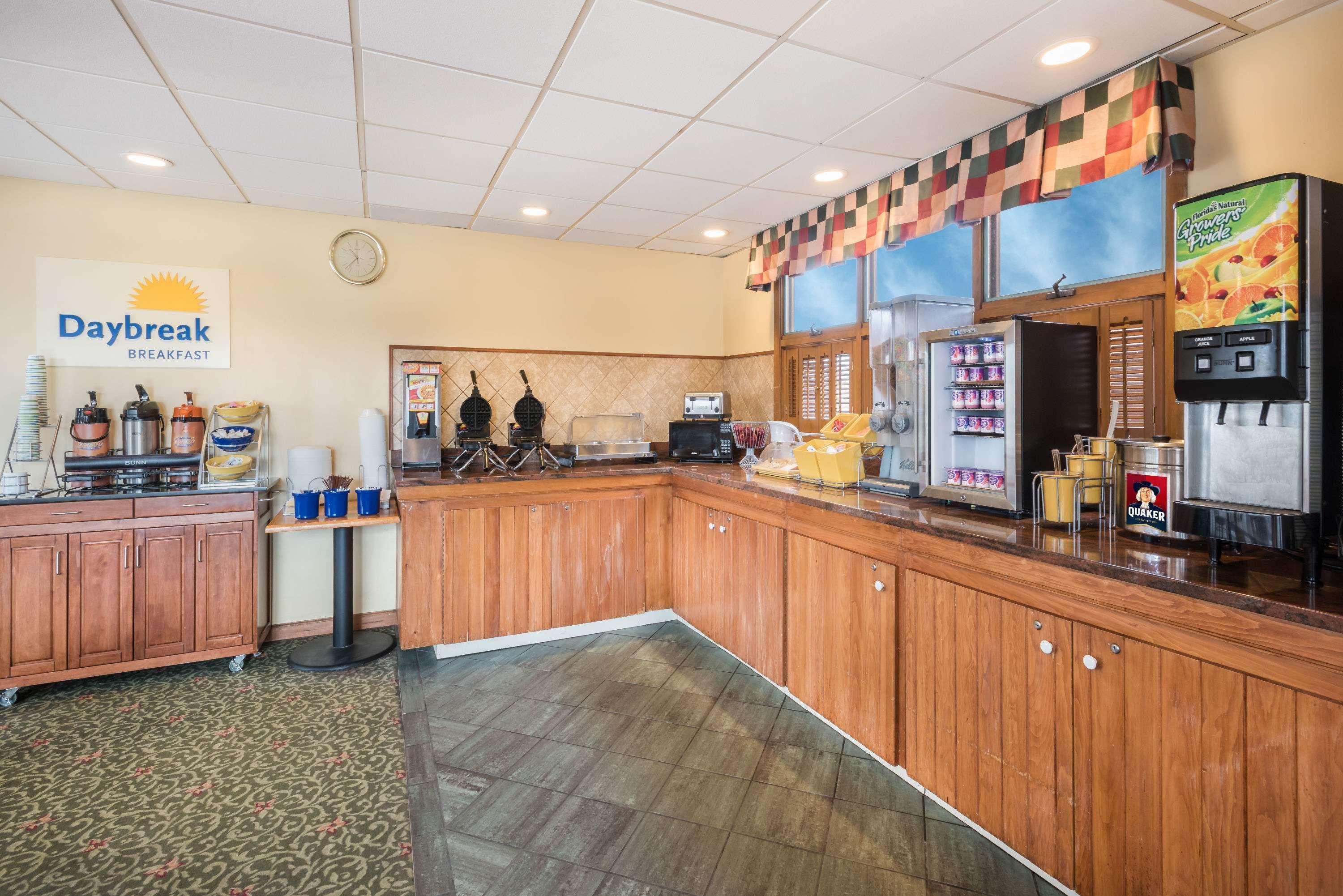 Days Inn By Wyndham Rutland/Killington Area Экстерьер фото