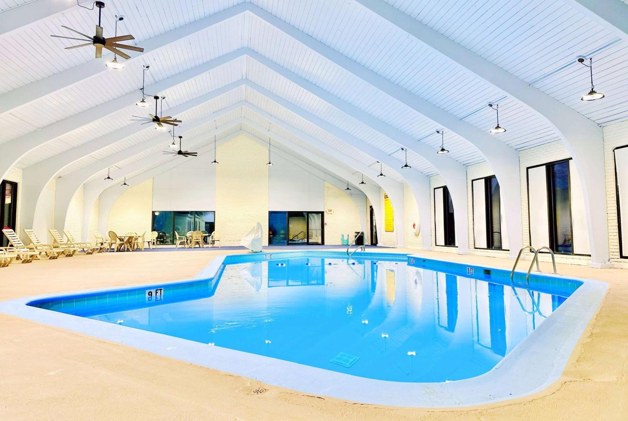 Days Inn By Wyndham Rutland/Killington Area Экстерьер фото