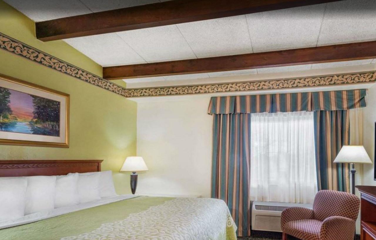 Days Inn By Wyndham Rutland/Killington Area Экстерьер фото